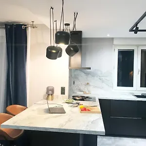 Nid Douillet - Bel Avec Garage Appartamento